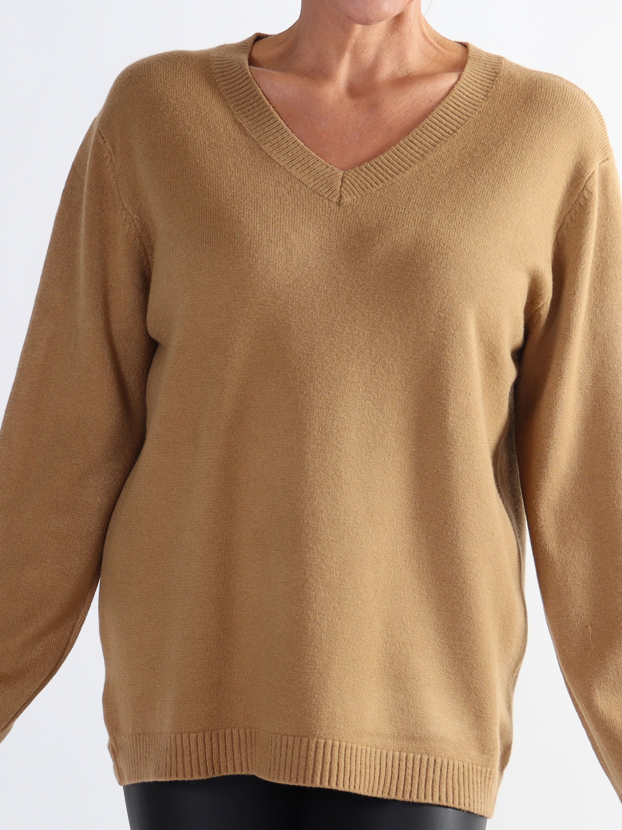 Tamara - Mjuk tröja med liten v-ringning